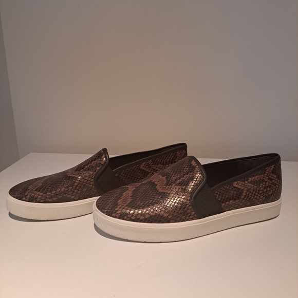 VINCE CAMUTO SHOES - Picture 4 of 6